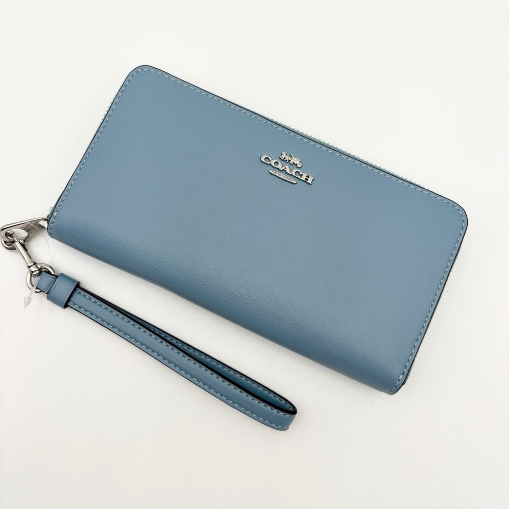 💙💛Coach  Zip Around Wallet/Wristlet in Pale Blue Smooth Leather New With Tags